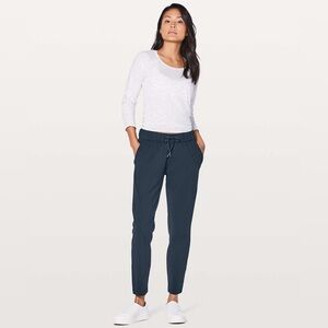Lululemon Women's On-The-Fly Pant. 28" Inseam, Size 4: Nocturnal Teal